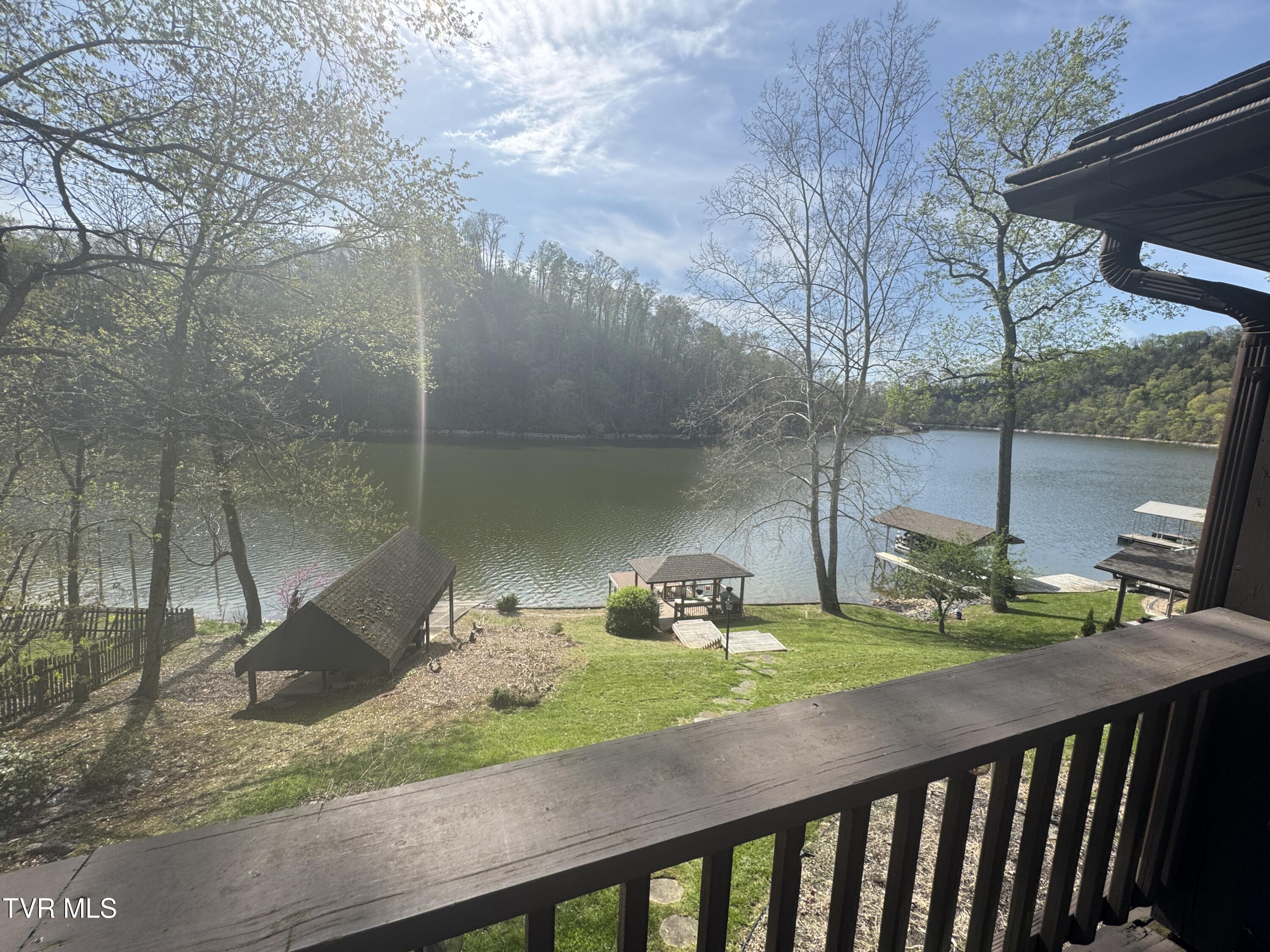 463 Lakeshore Road