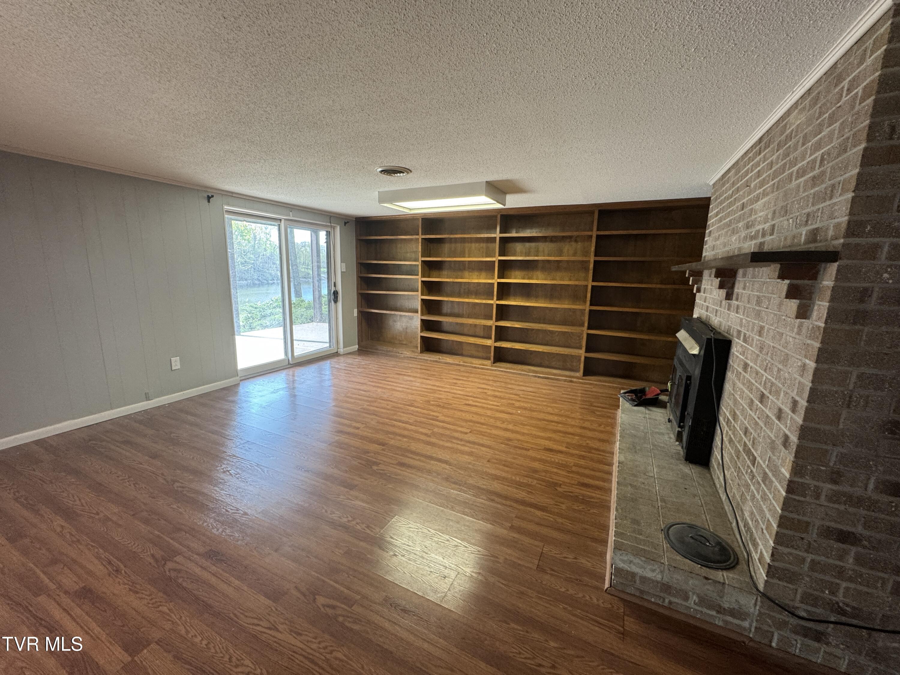 463 Lakeshore Road