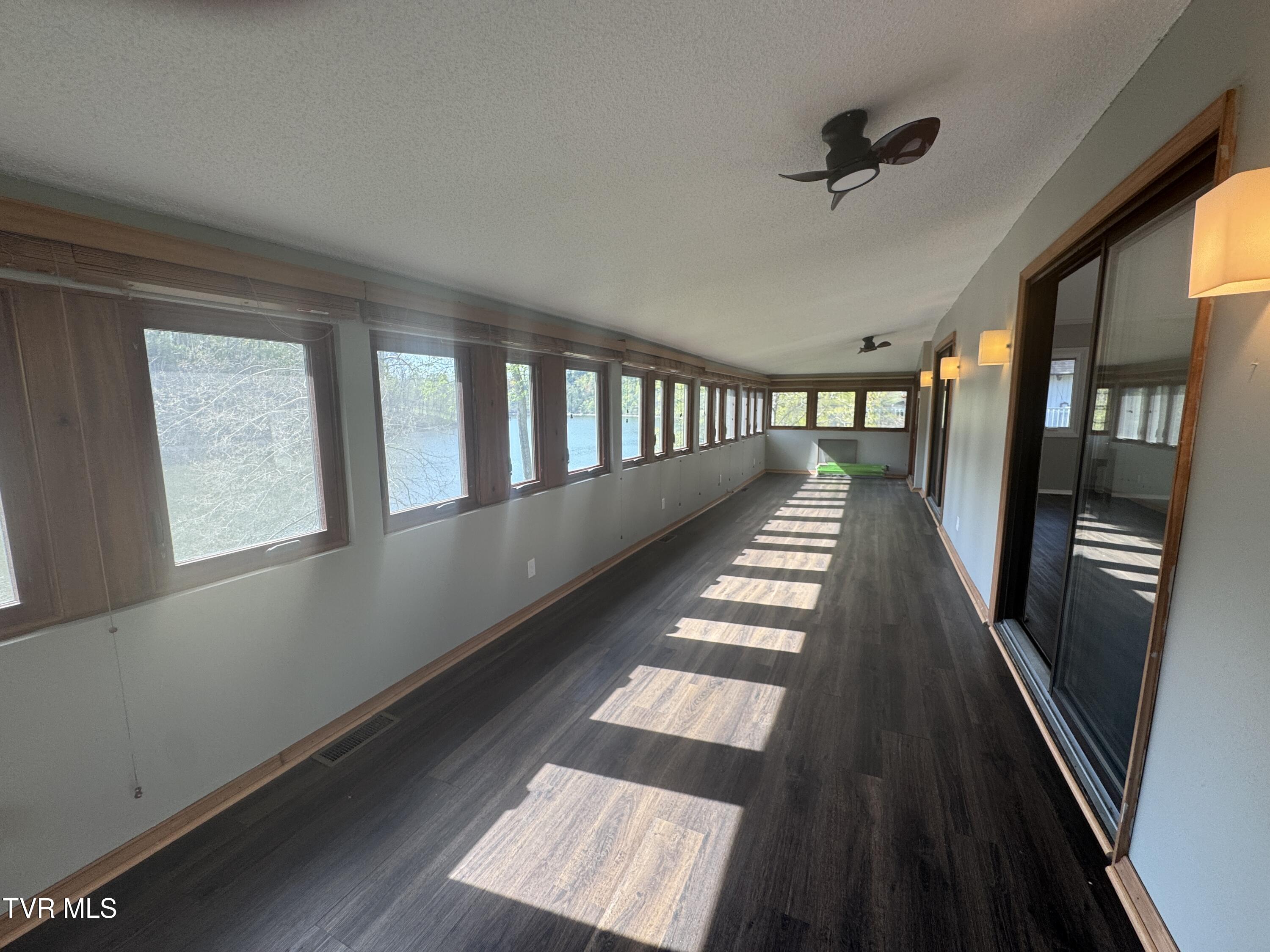 463 Lakeshore Road