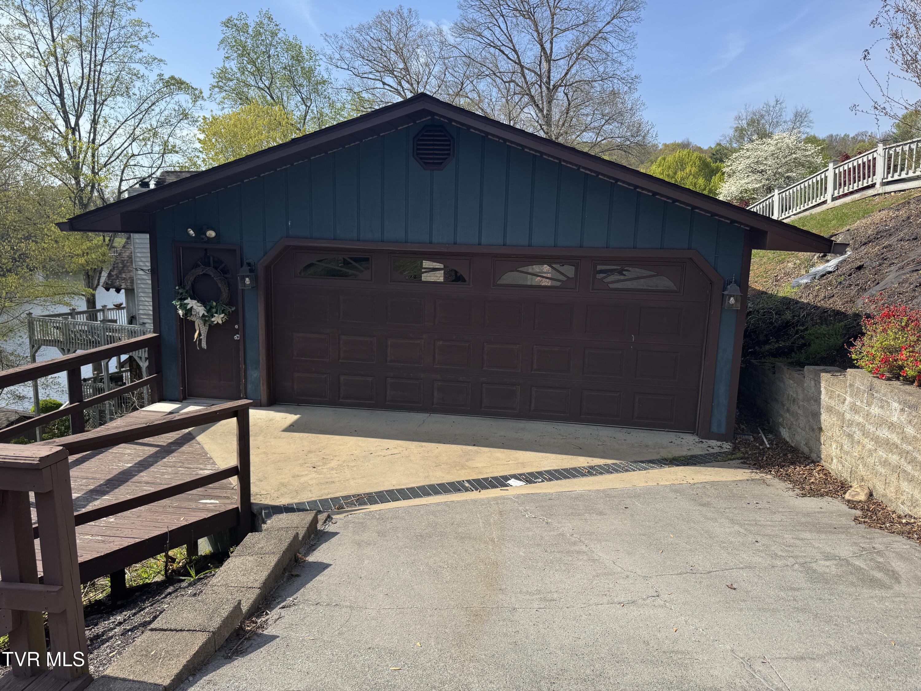463 Lakeshore Road