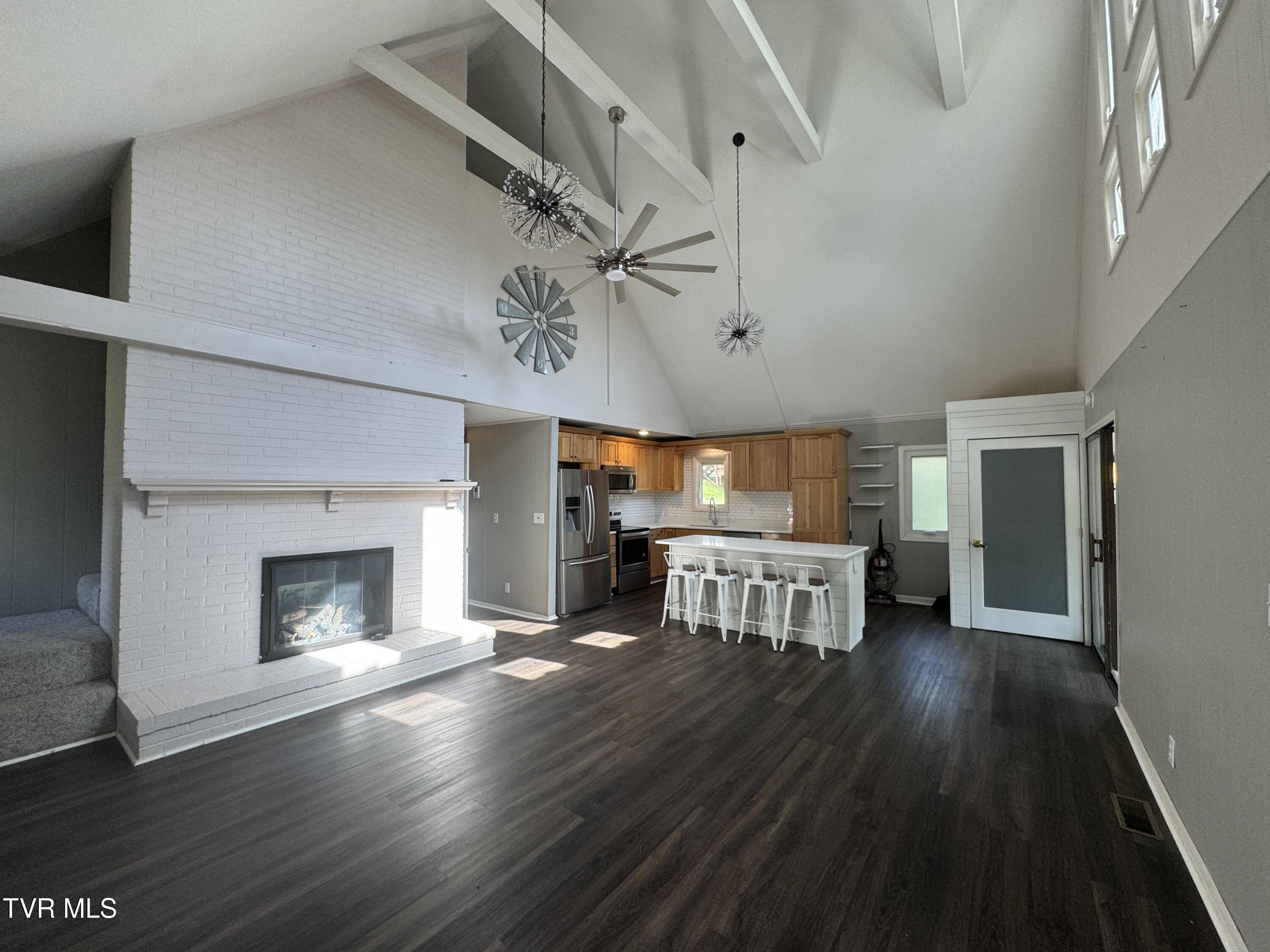 463 Lakeshore Road