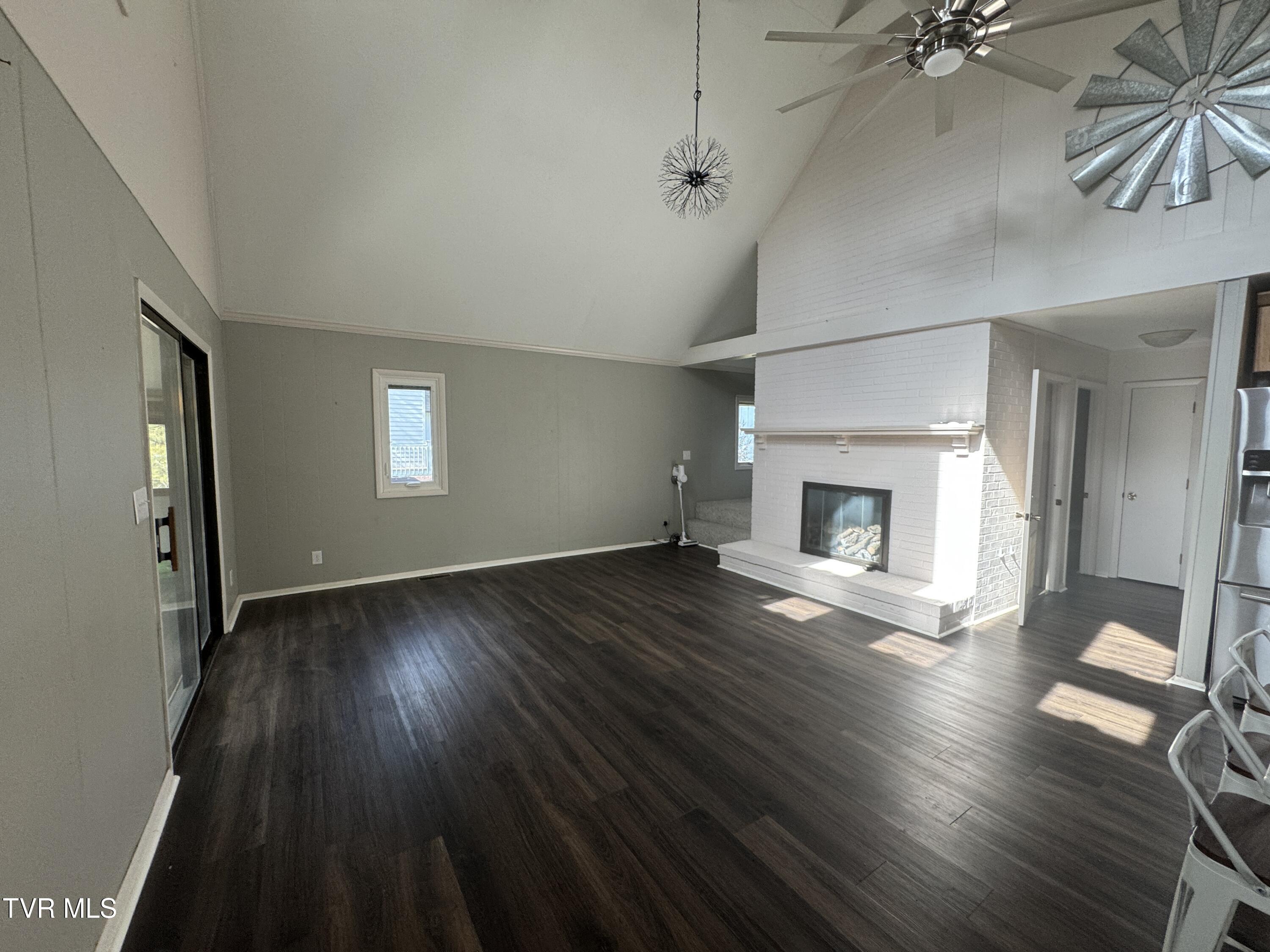 463 Lakeshore Road