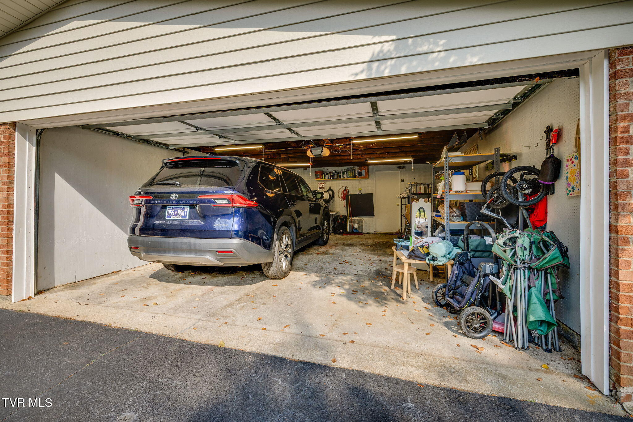 2069 Canterbury Road