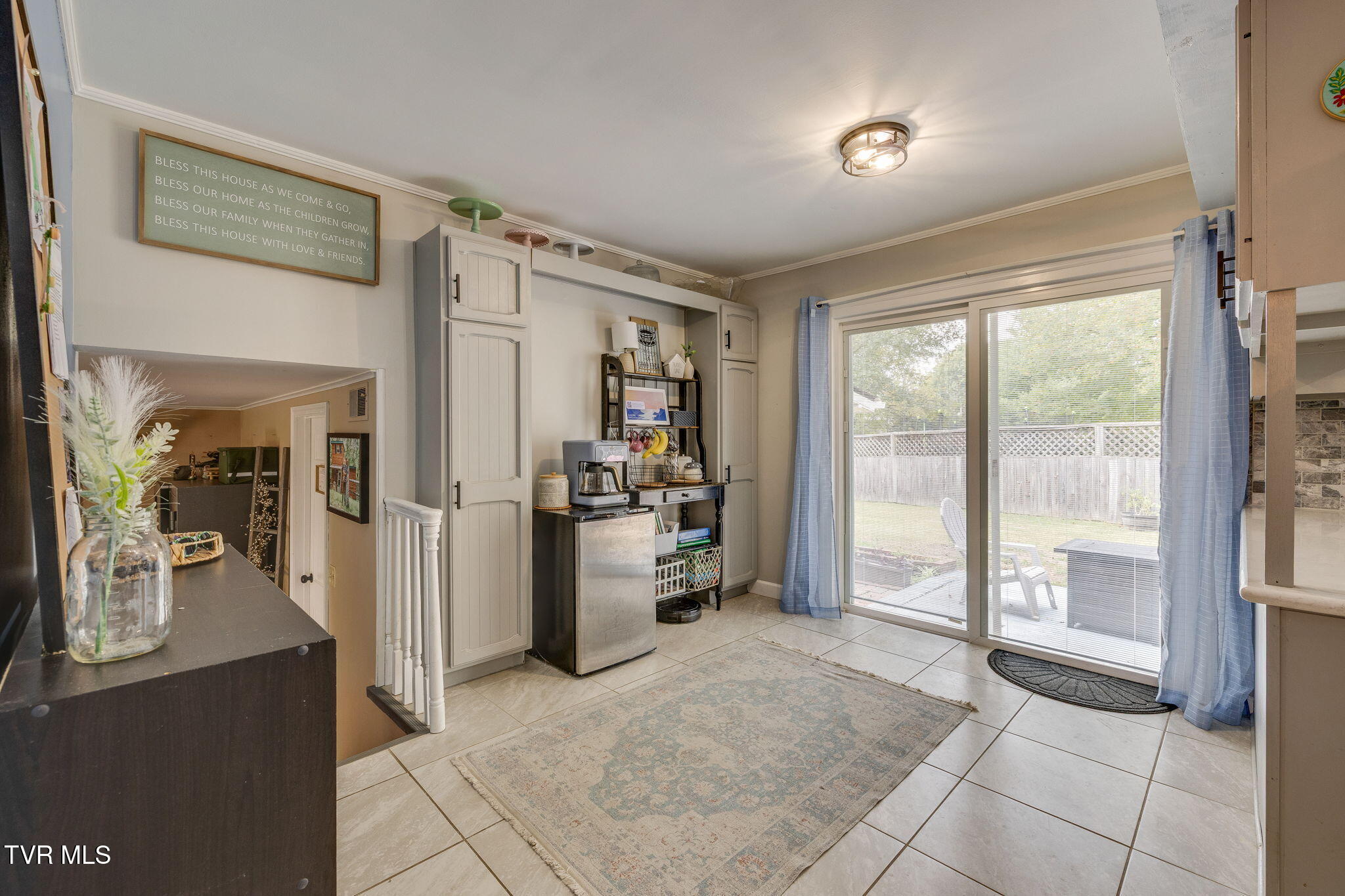 2069 Canterbury Road