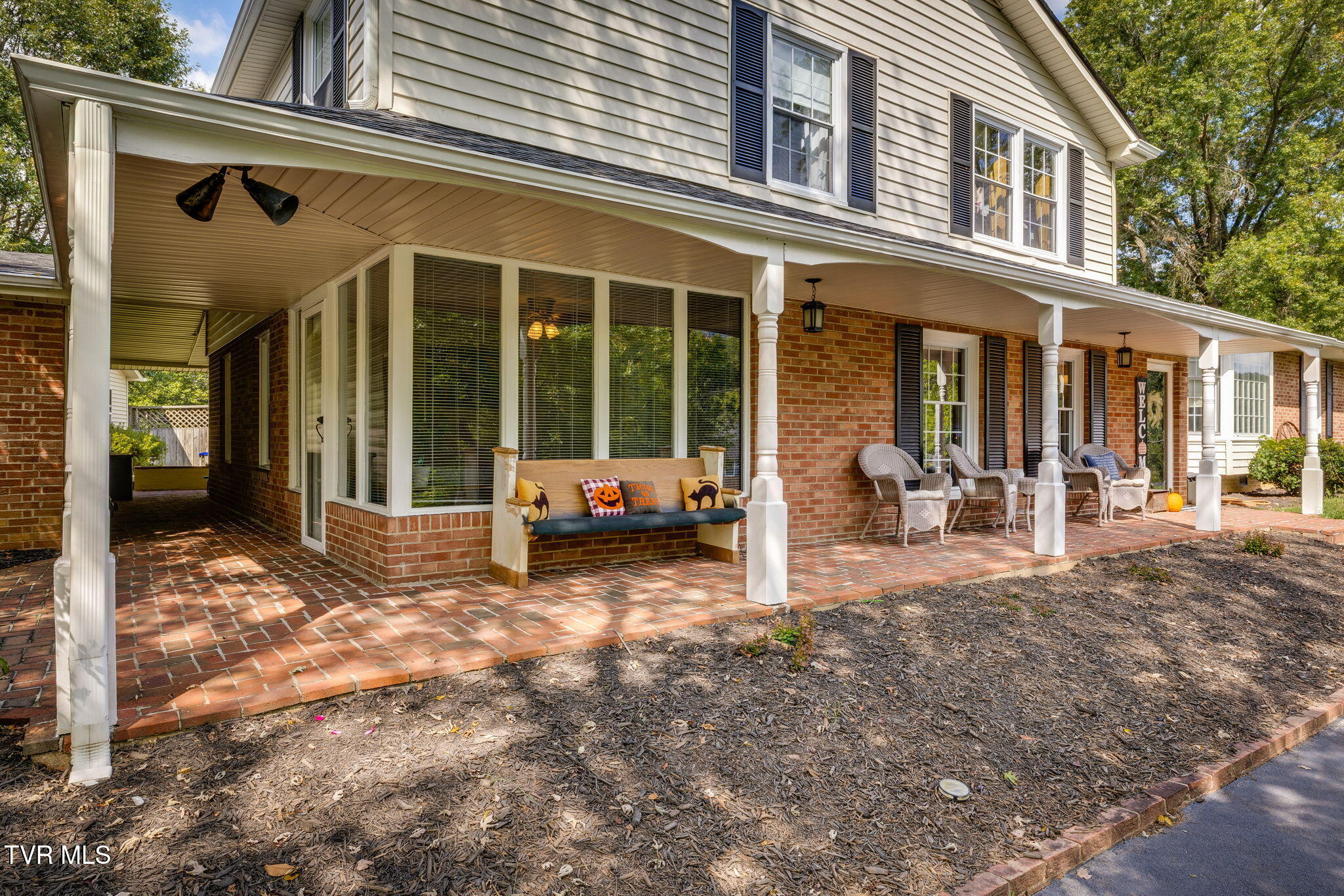 2069 Canterbury Road
