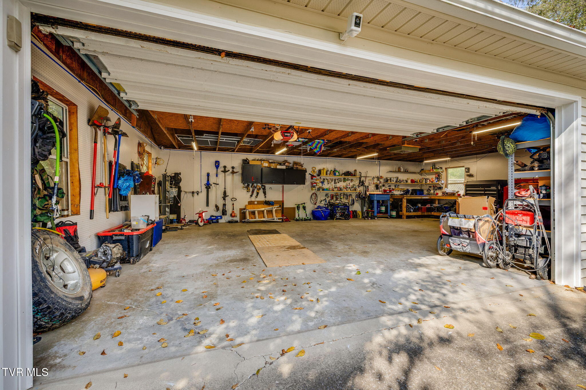 2069 Canterbury Road