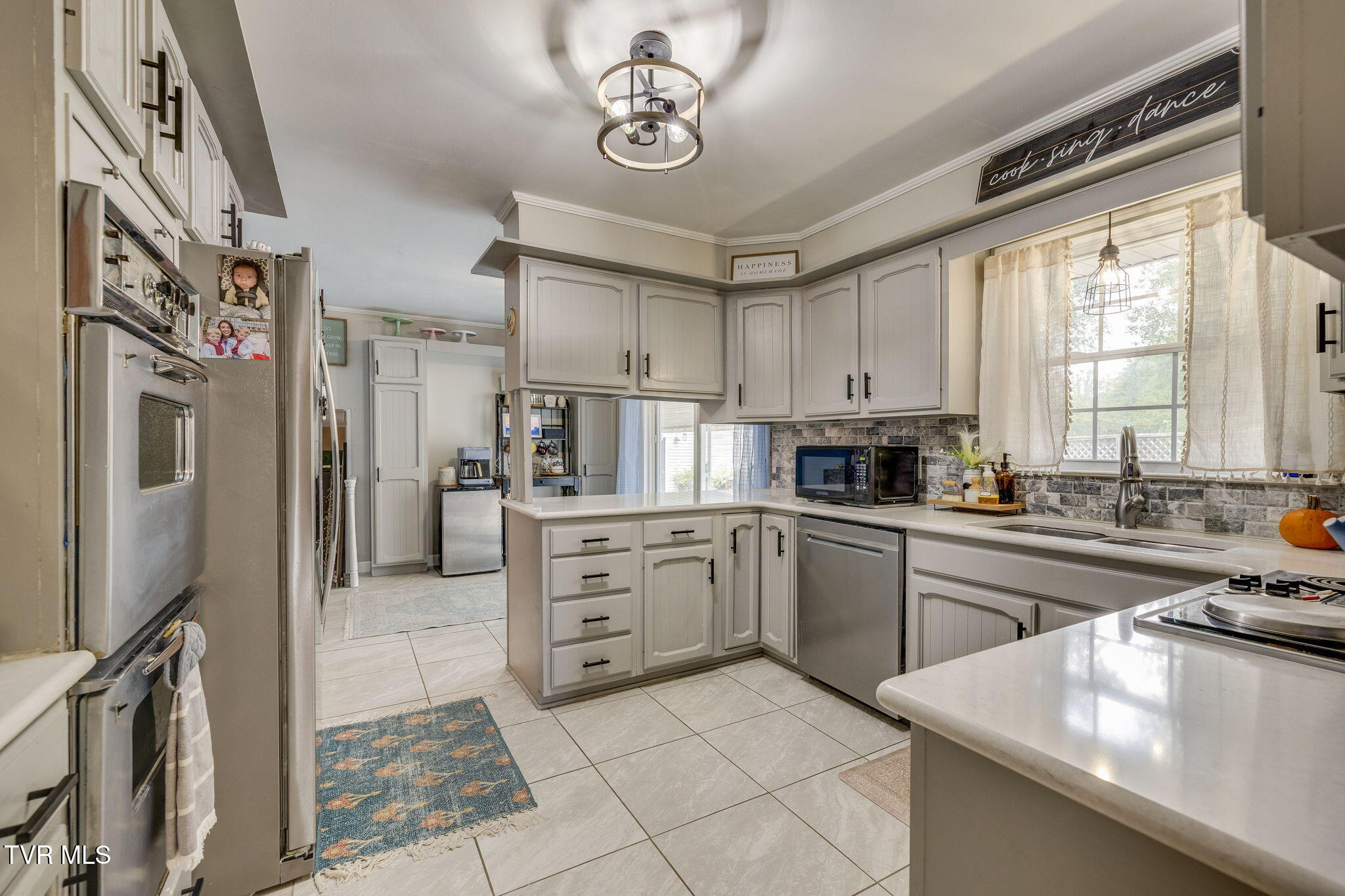 2069 Canterbury Road