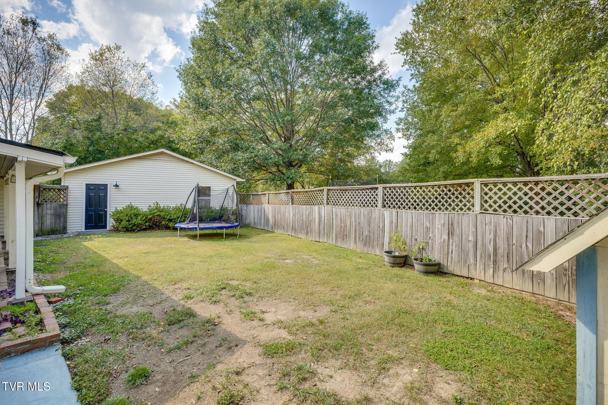 2069 Canterbury Road