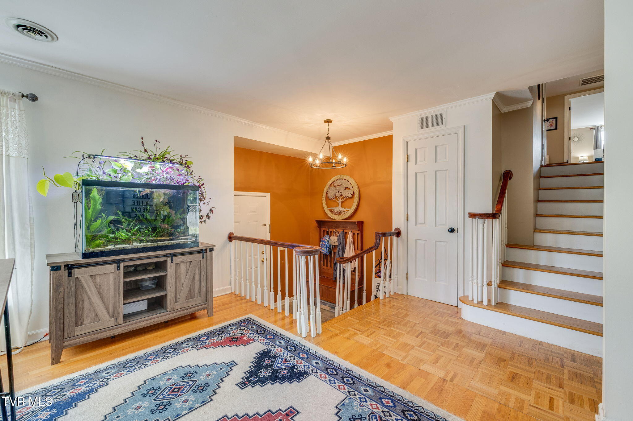2069 Canterbury Road