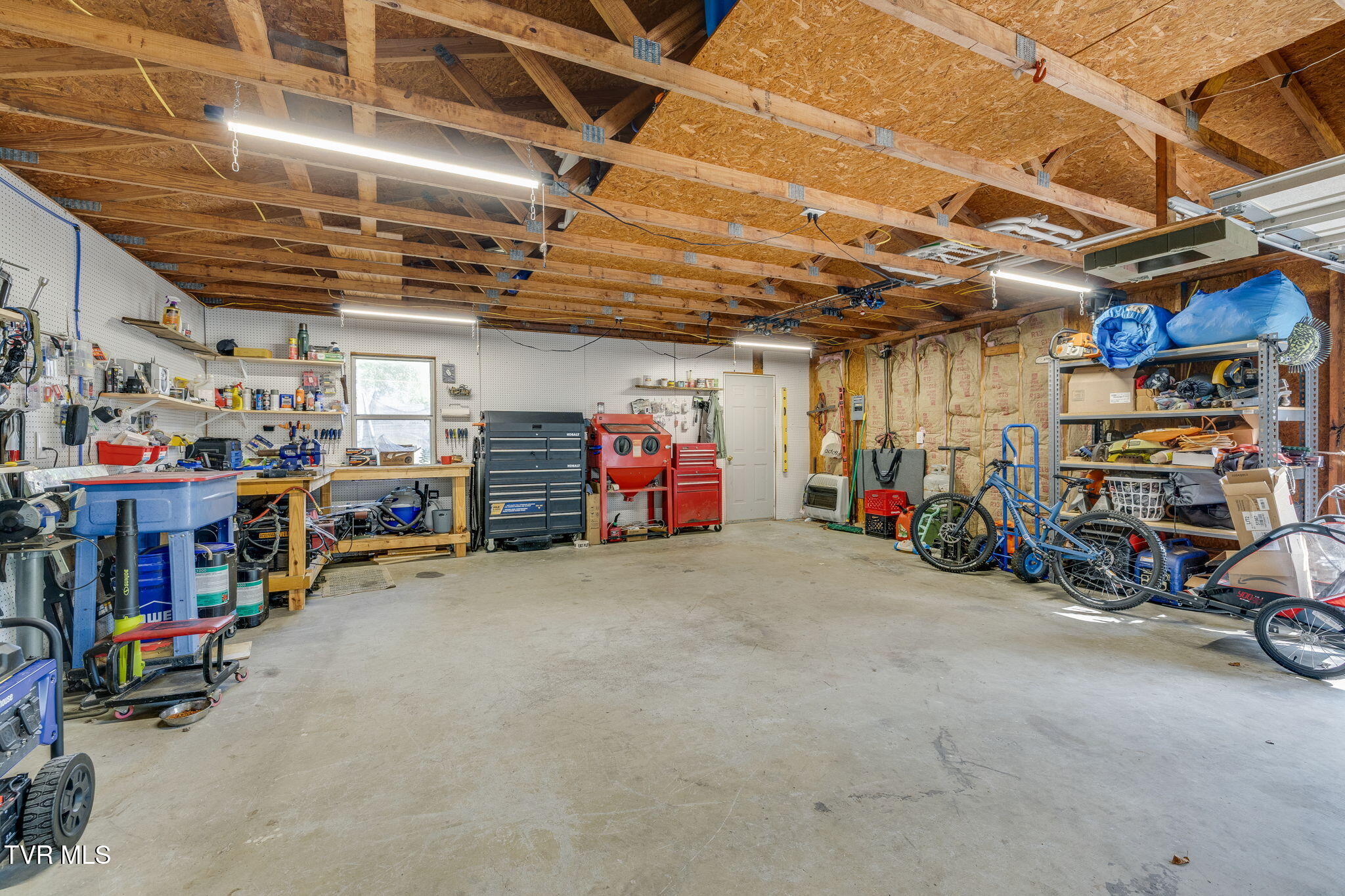 2069 Canterbury Road