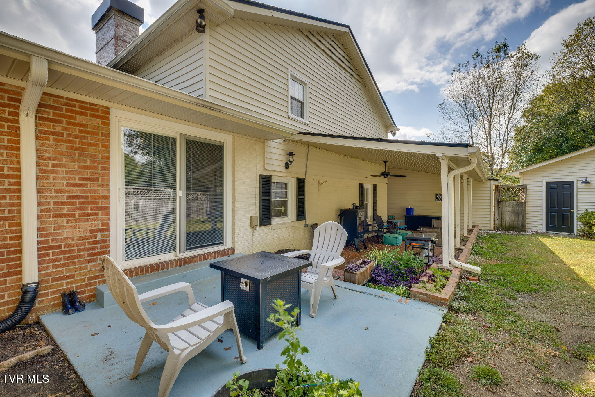 2069 Canterbury Road