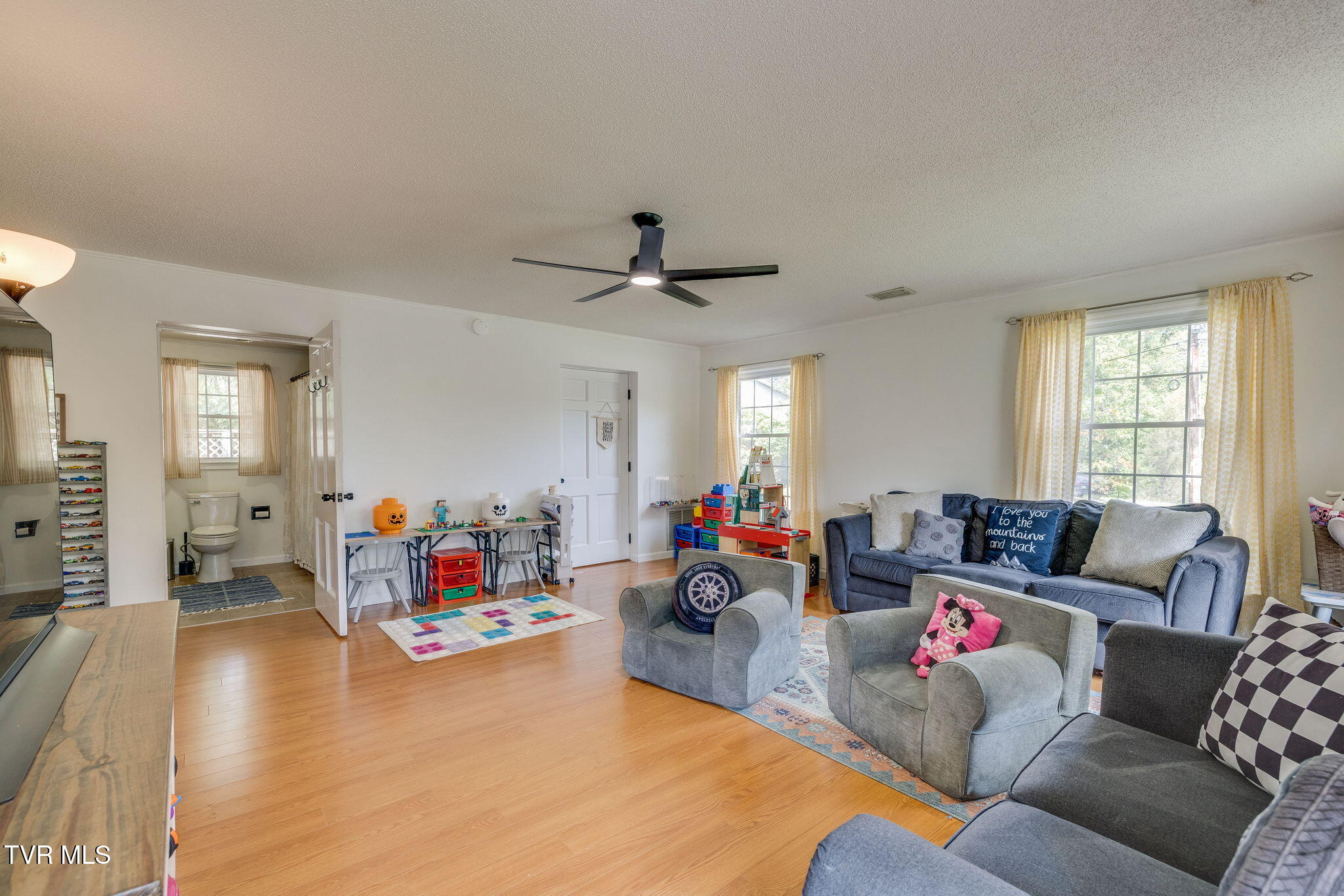2069 Canterbury Road