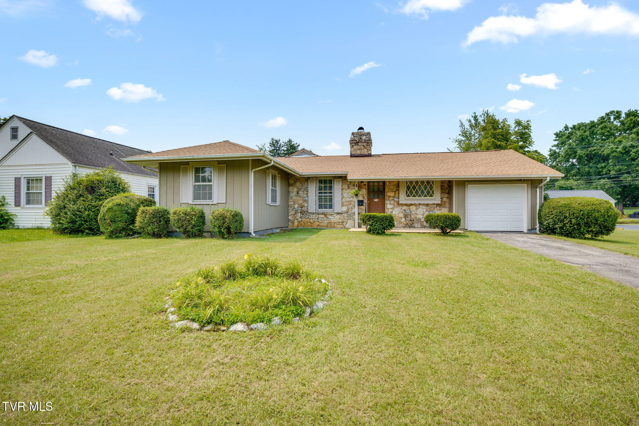 711 East Unaka Avenue