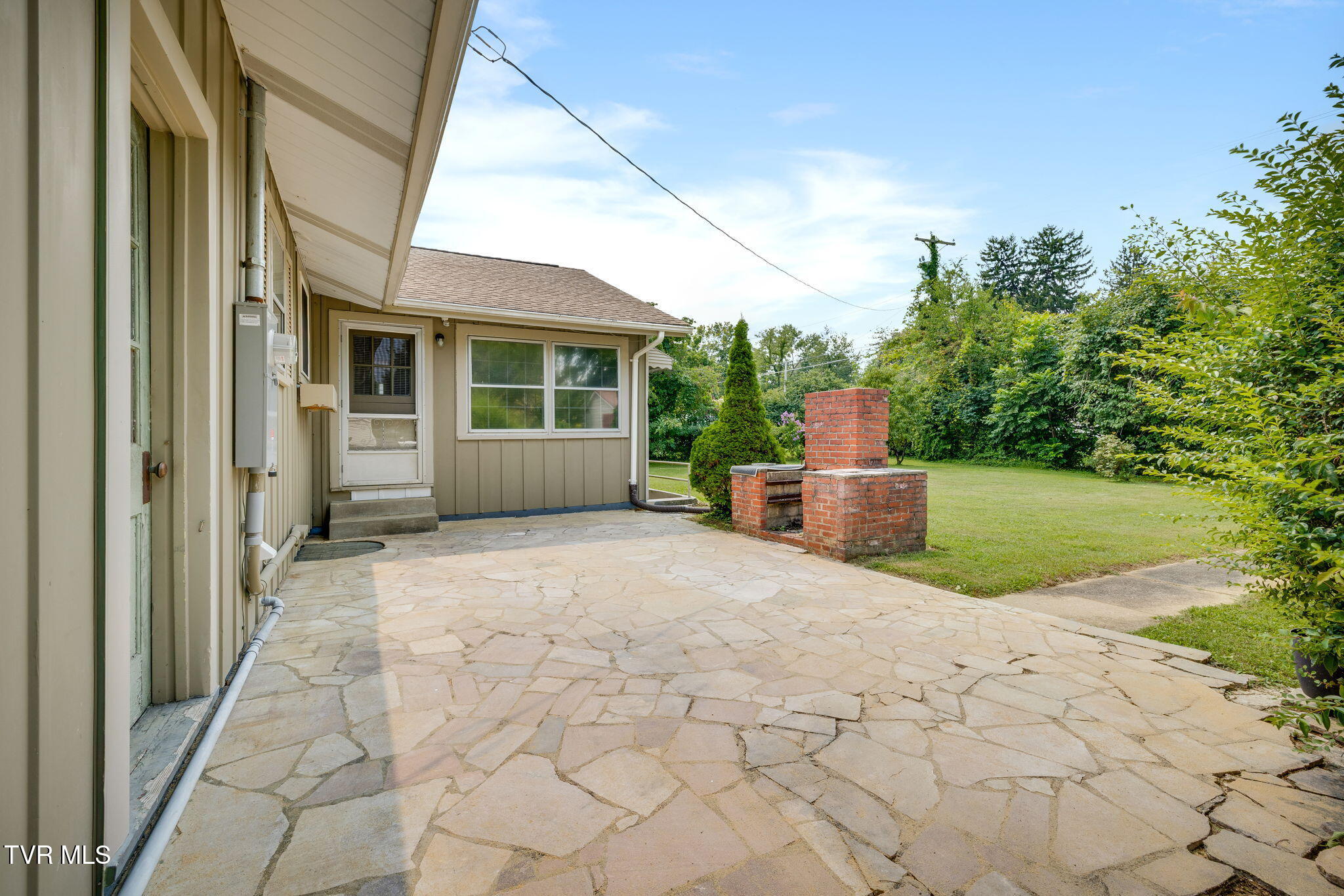 711 East Unaka Avenue