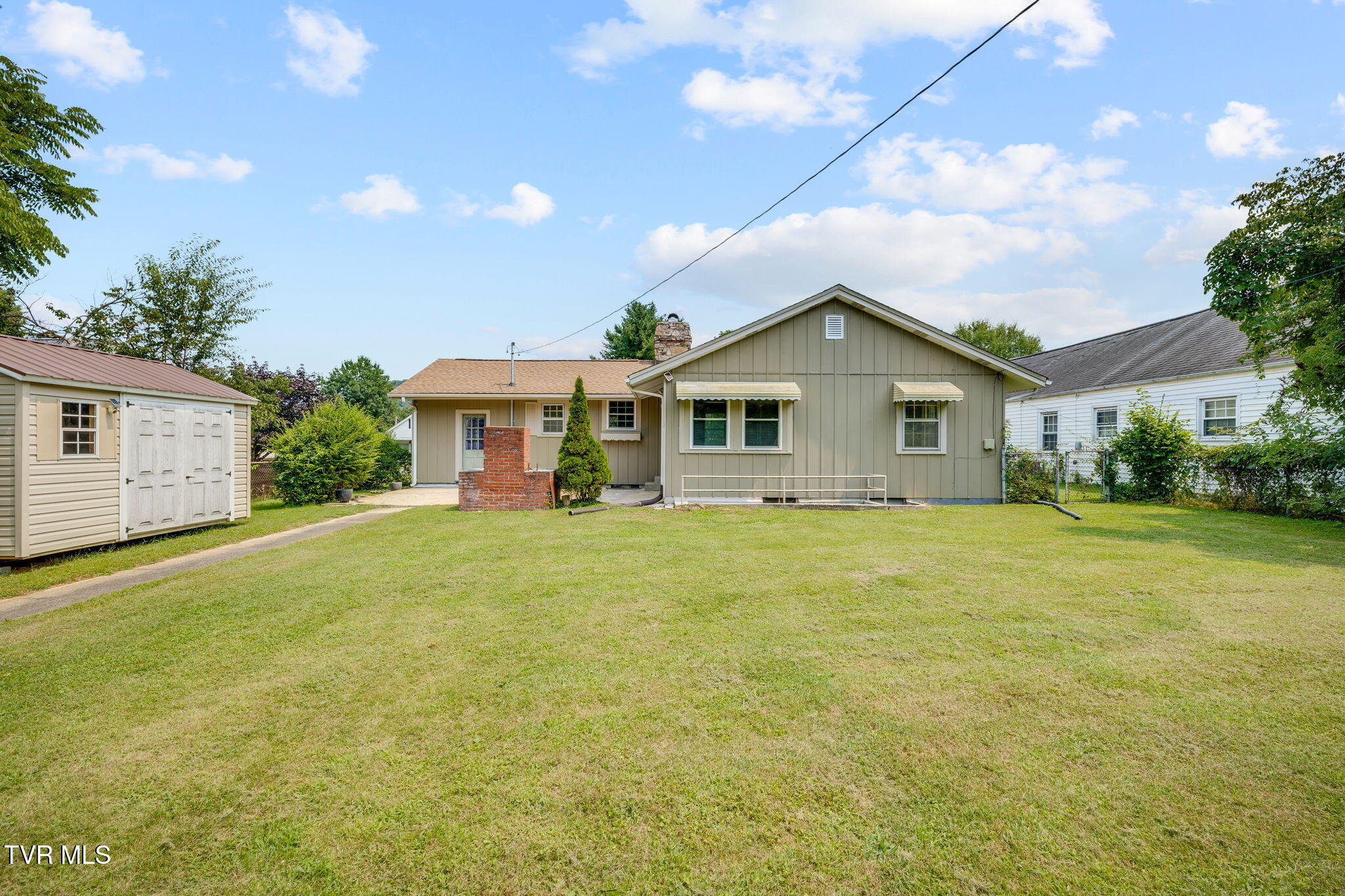711 East Unaka Avenue