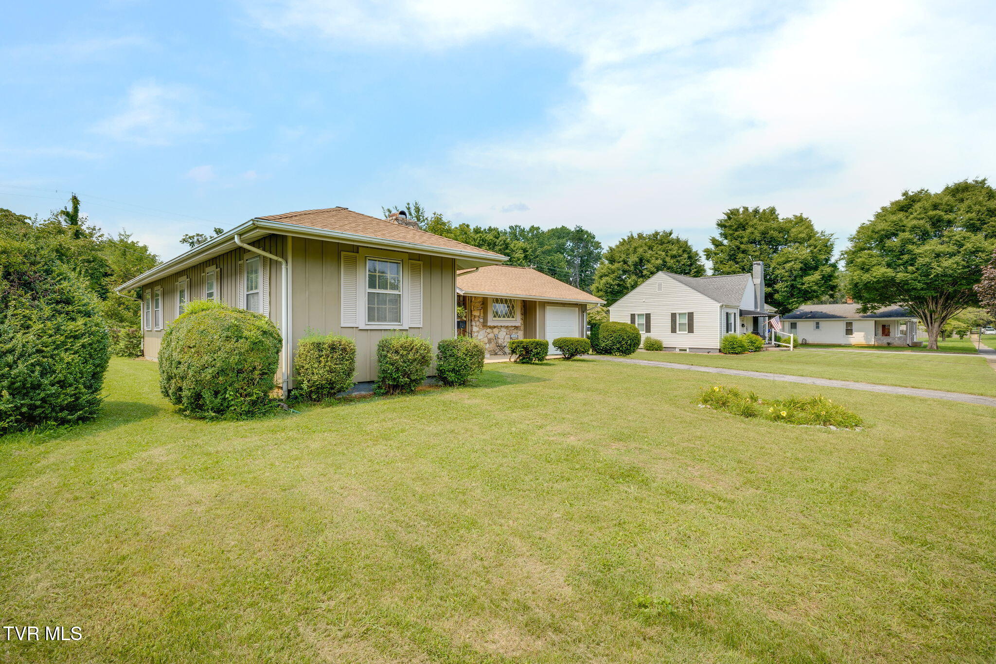 711 East Unaka Avenue