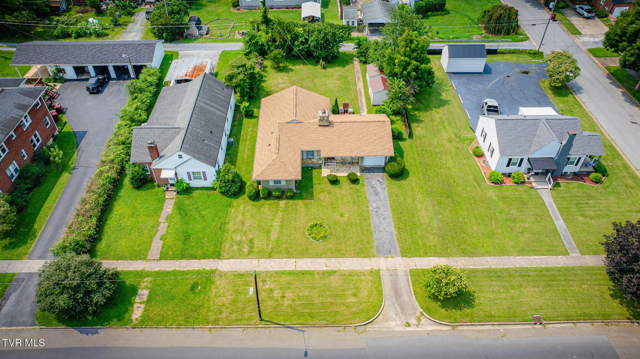 711 East Unaka Avenue