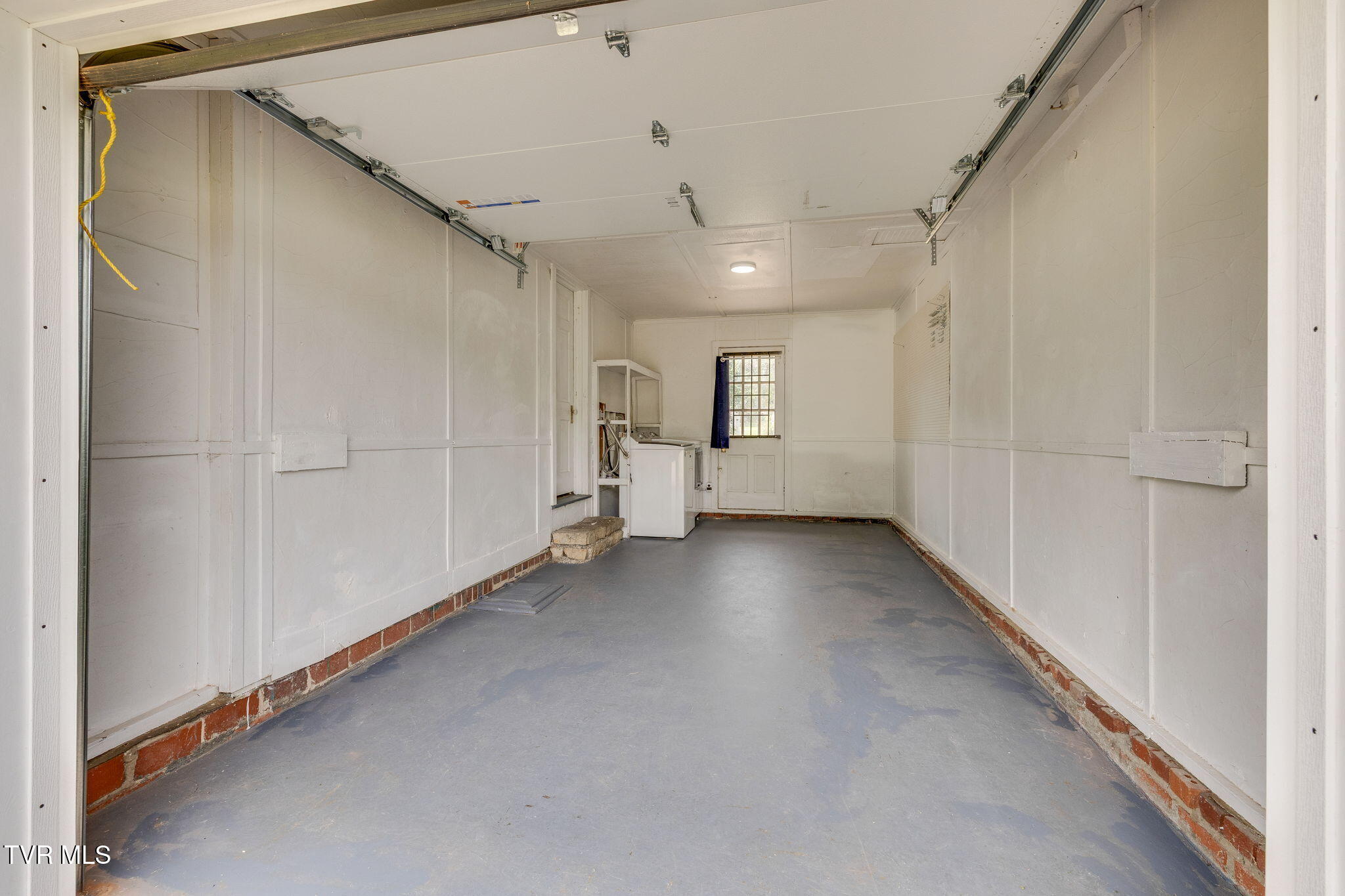 711 East Unaka Avenue
