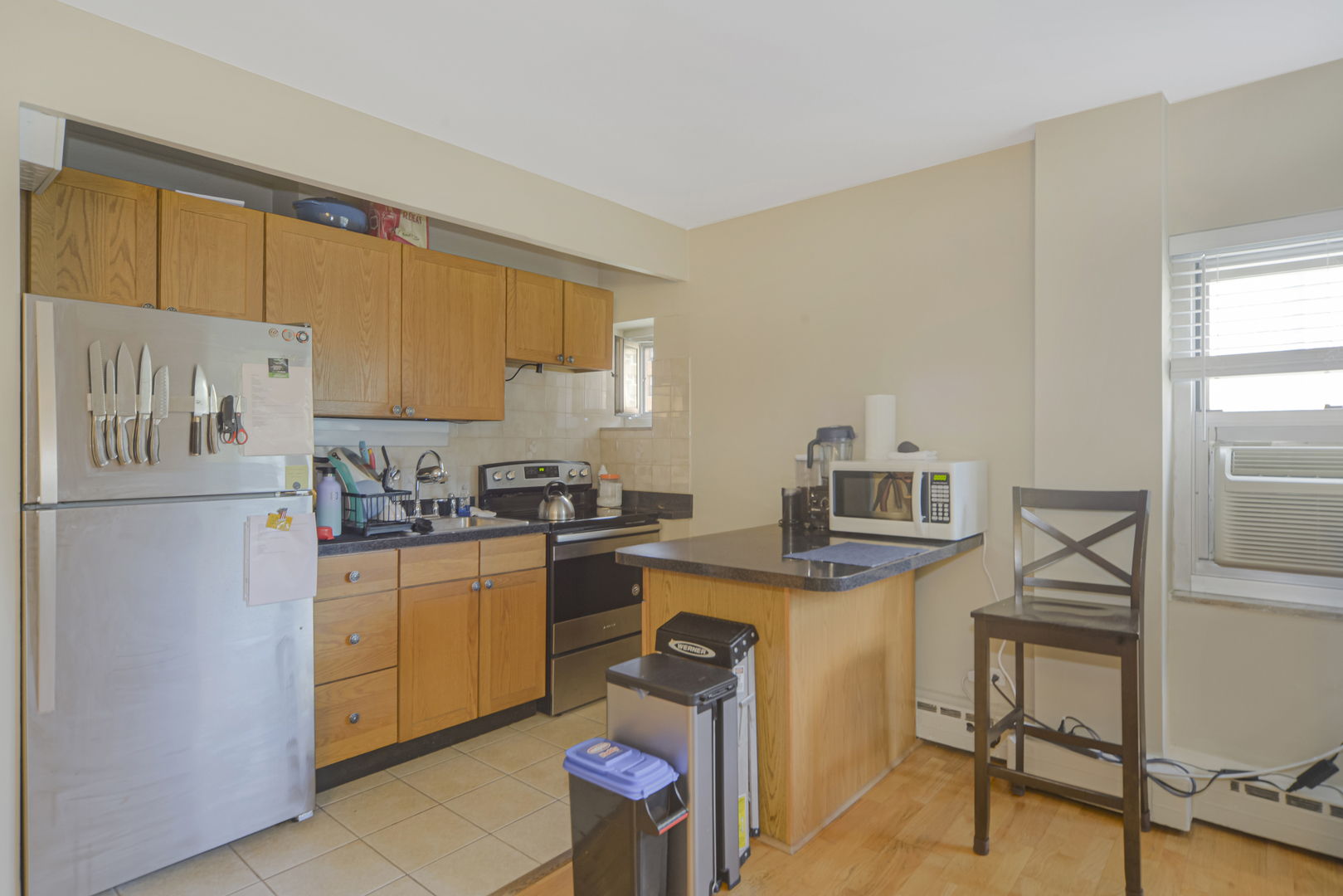 4970 N MARINE Drive Unit: 527