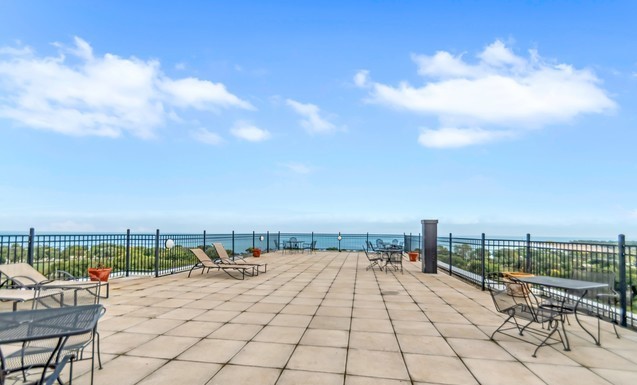 4970 N MARINE Drive Unit: 527
