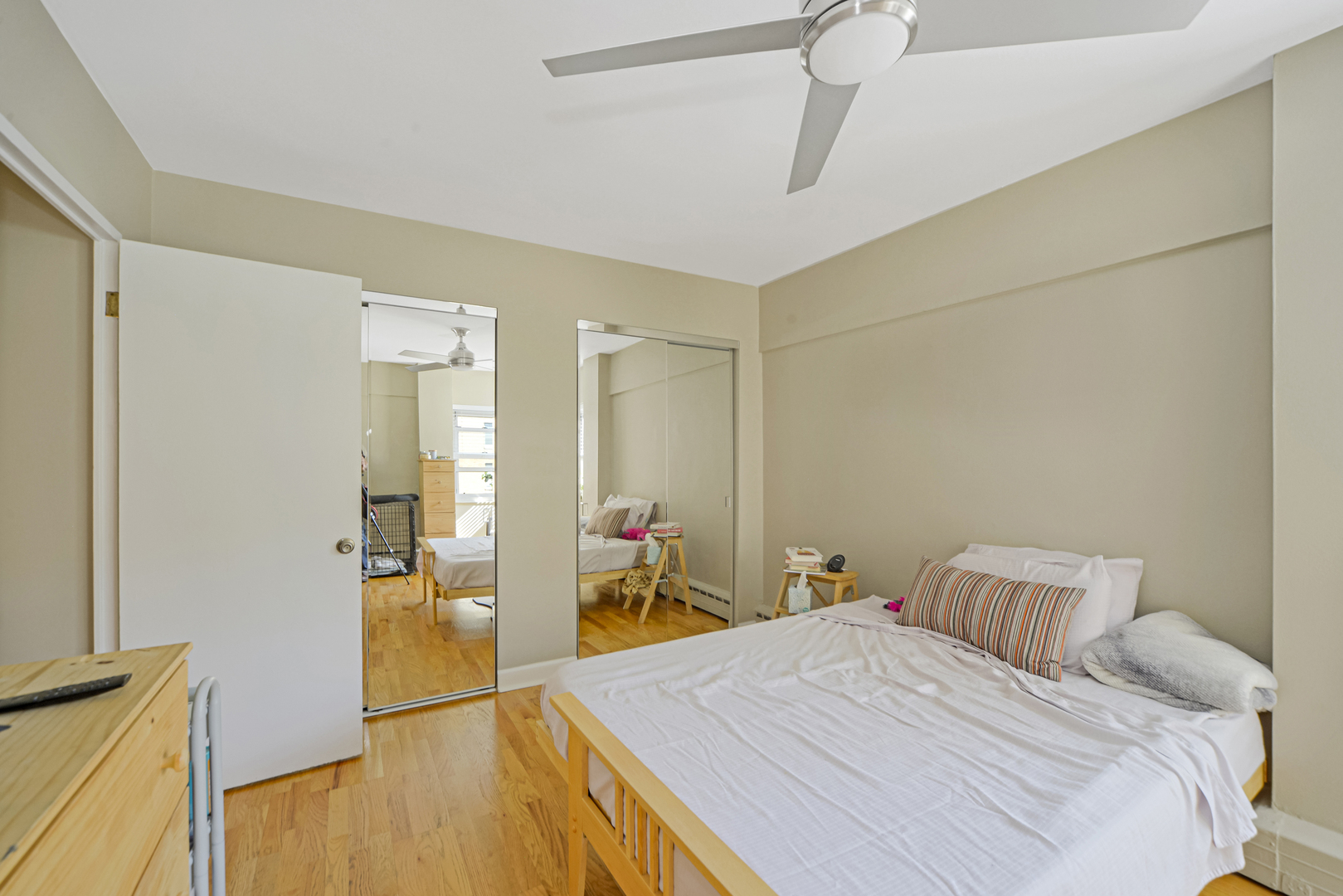 4970 N MARINE Drive Unit: 527