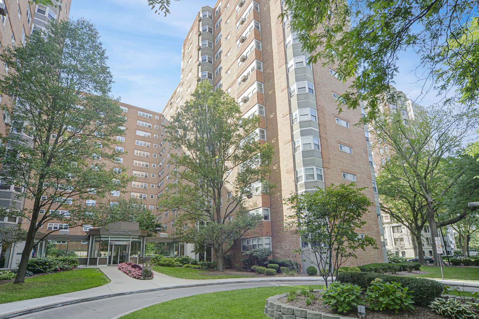 4970 N MARINE Drive Unit: 527