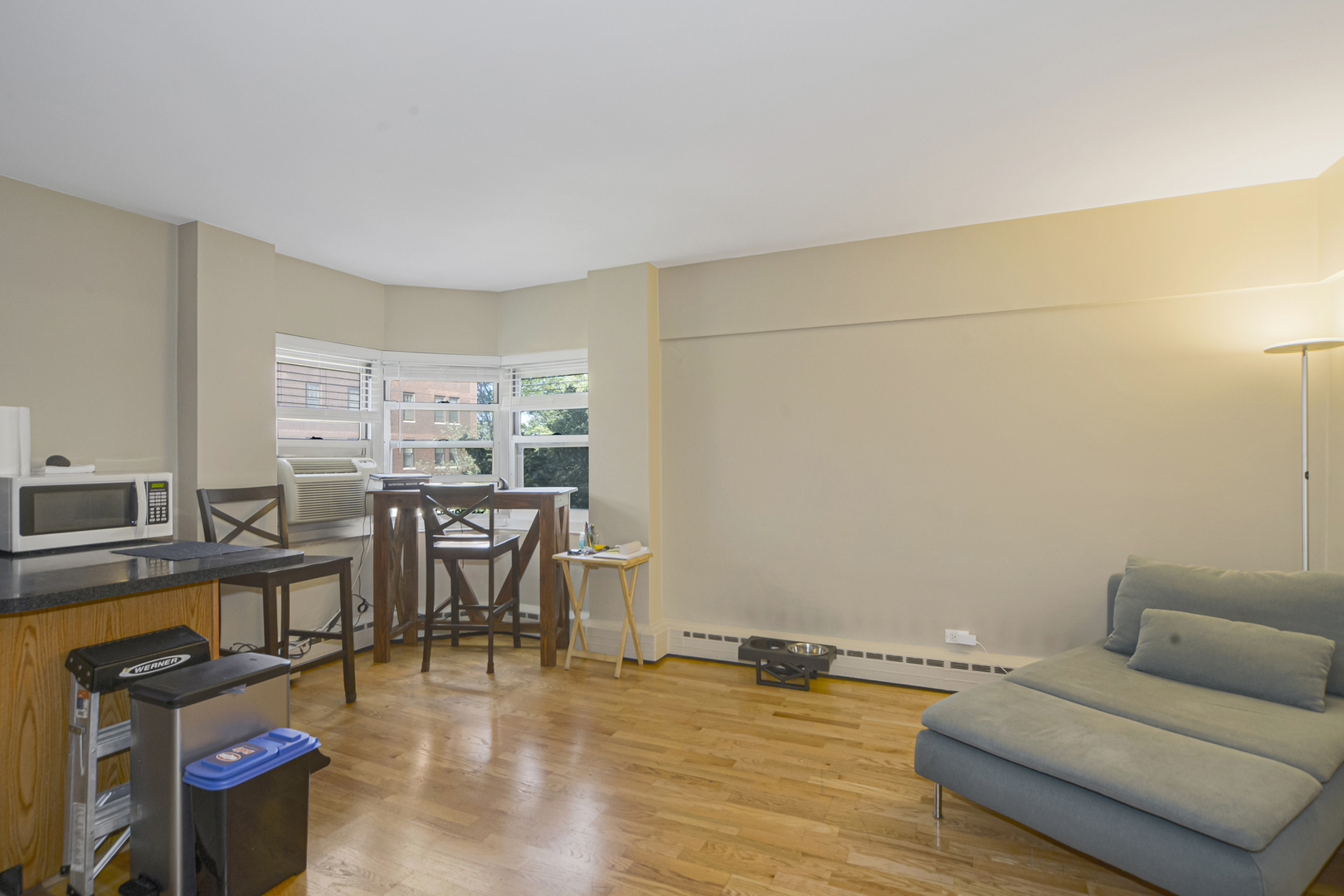 4970 N MARINE Drive Unit: 527