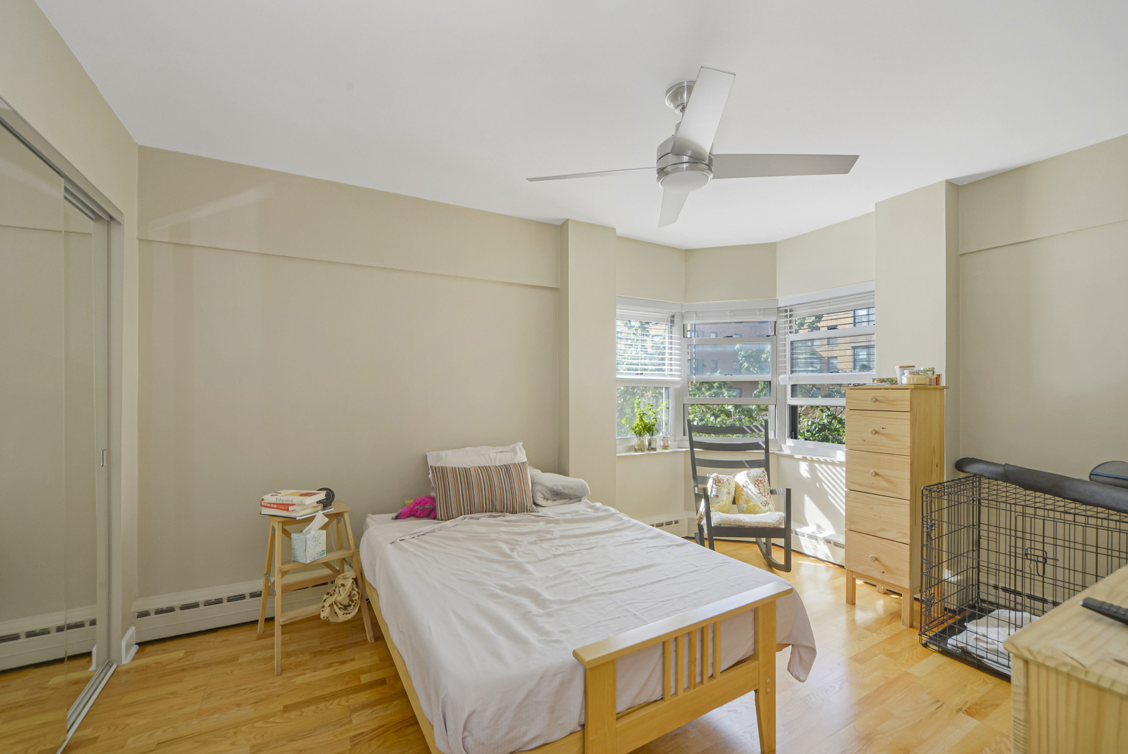 4970 N MARINE Drive Unit: 527