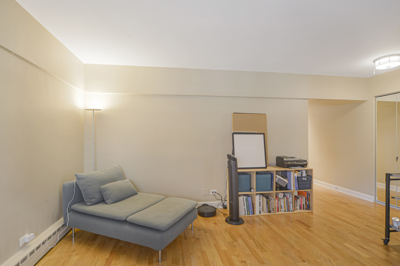 4970 N MARINE Drive Unit: 527