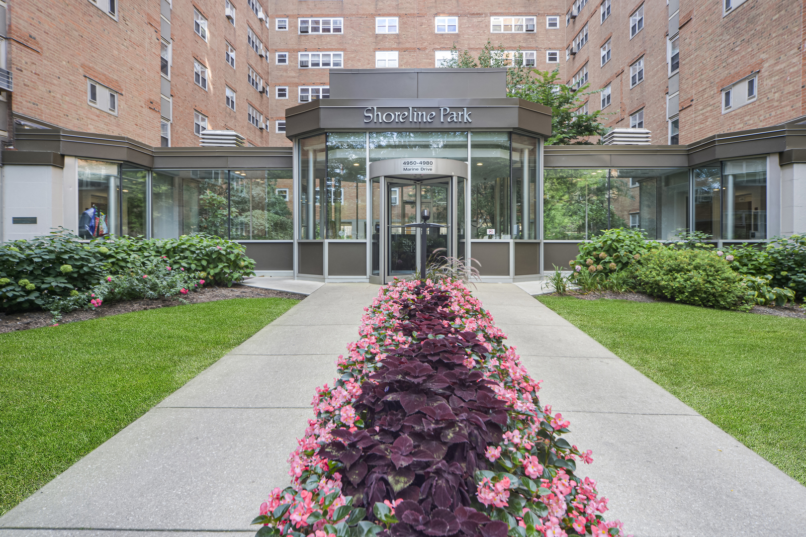 4970 N MARINE Drive Unit: 527