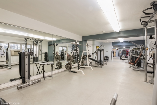 4970 N MARINE Drive Unit: 527