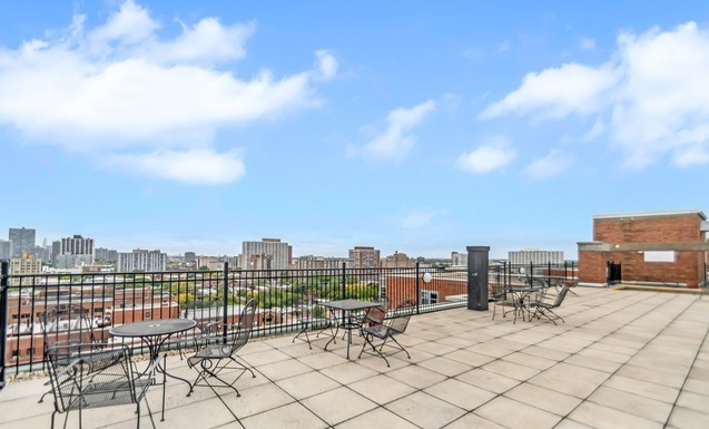 4970 N MARINE Drive Unit: 527