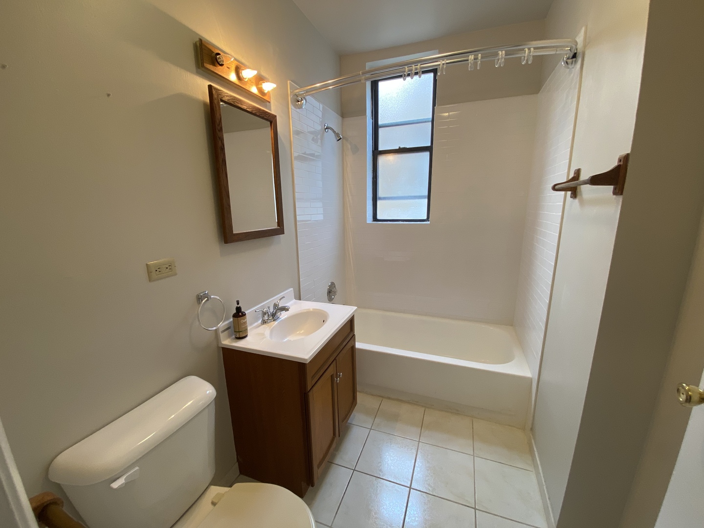 2245 N WESTERN Avenue Unit: 2F