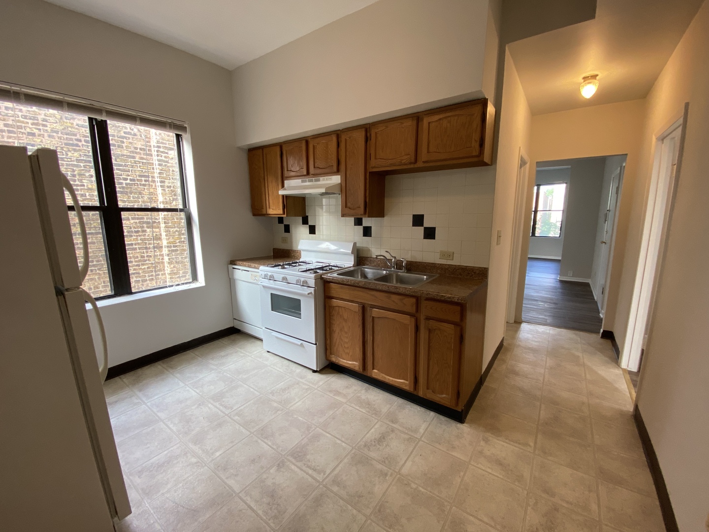 2245 N WESTERN Avenue Unit: 2F