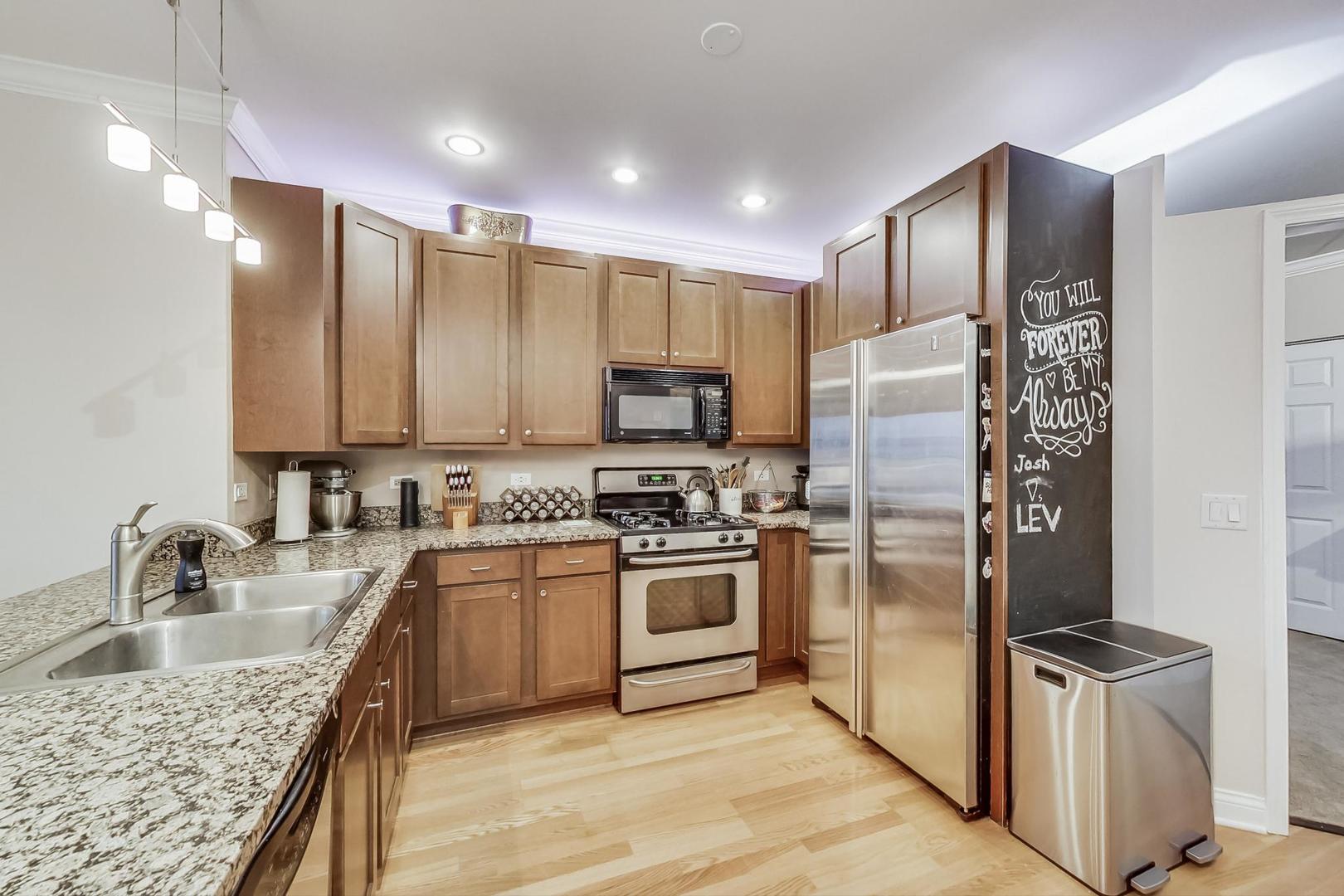 8 W Monroe Street Unit: 2008