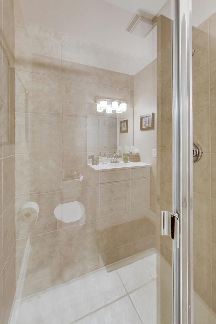 8 W Monroe Street Unit: 2008