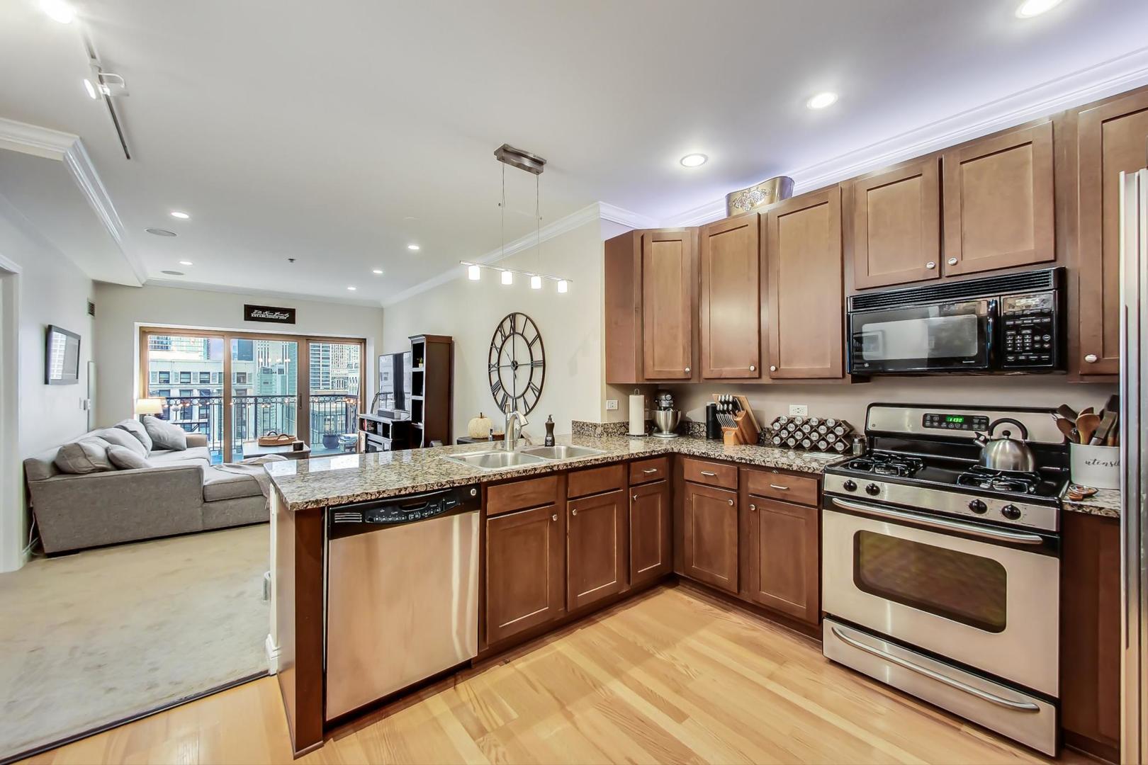 8 W Monroe Street Unit: 2008