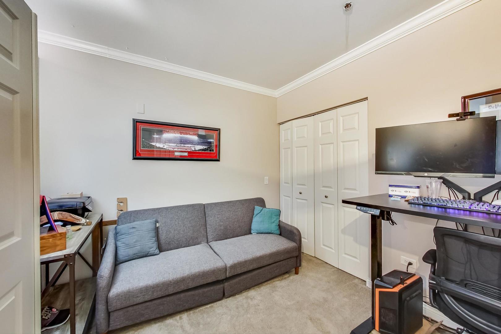 8 W Monroe Street Unit: 2008