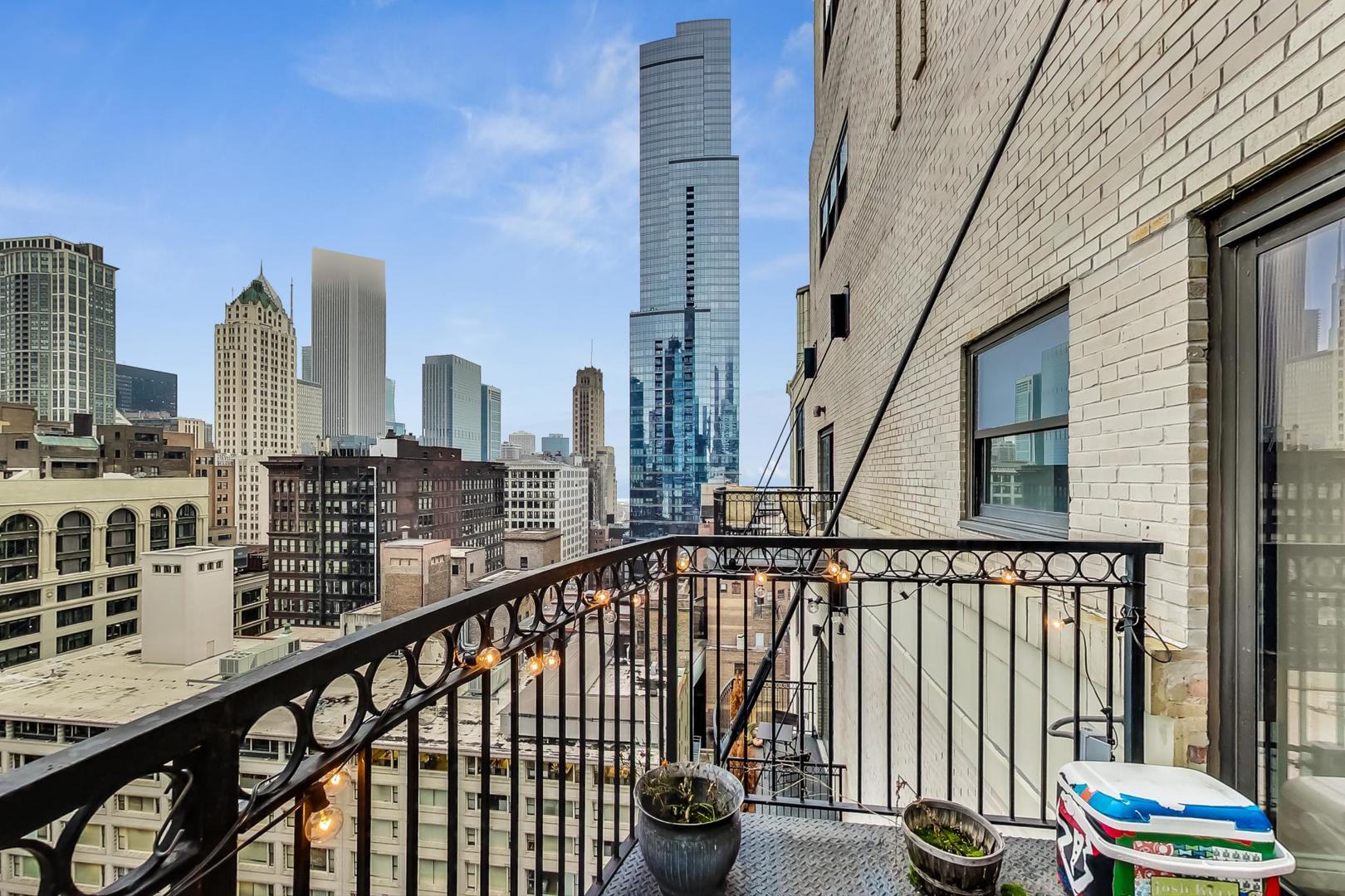 8 W Monroe Street Unit: 2008