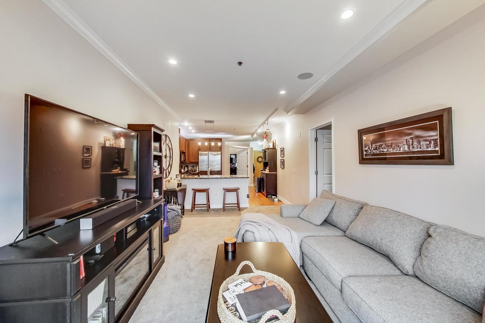 8 W Monroe Street Unit: 2008