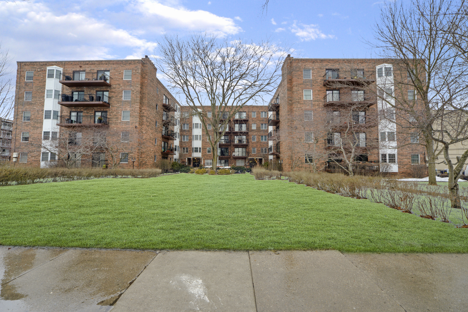 1501 Oak Avenue Unit: 204