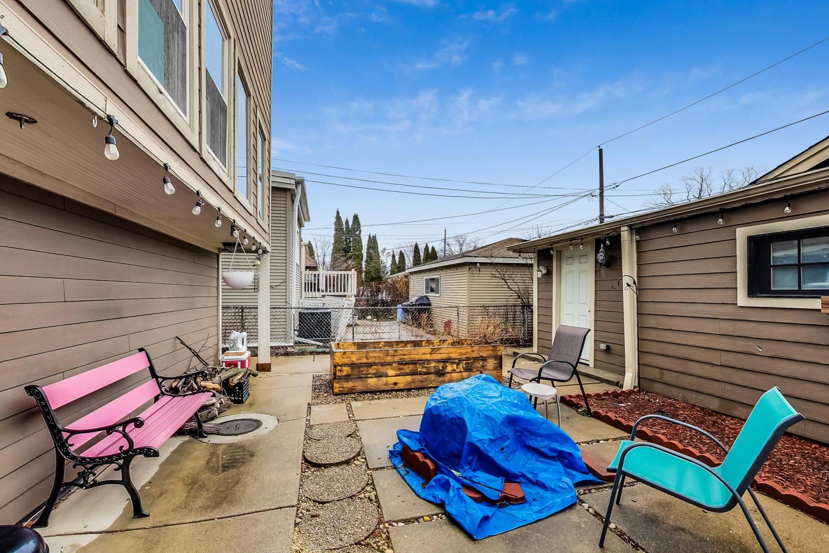 5325 W Belle Plaine Avenue