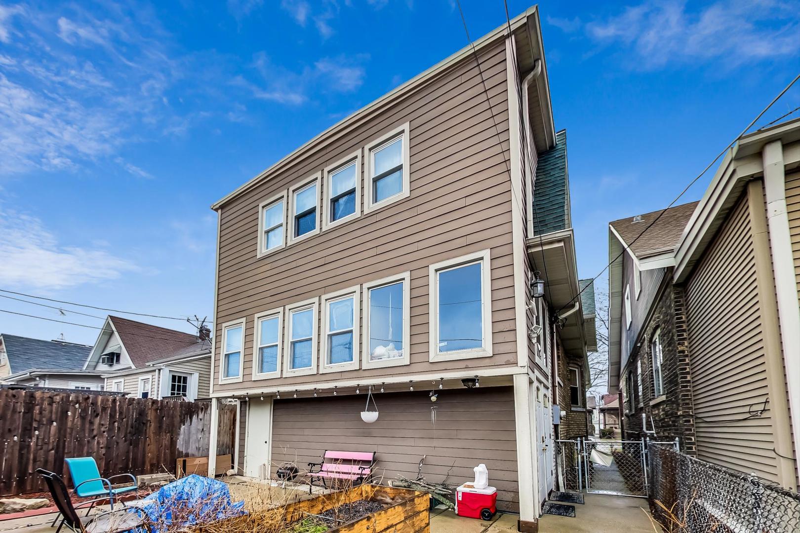 5325 W Belle Plaine Avenue