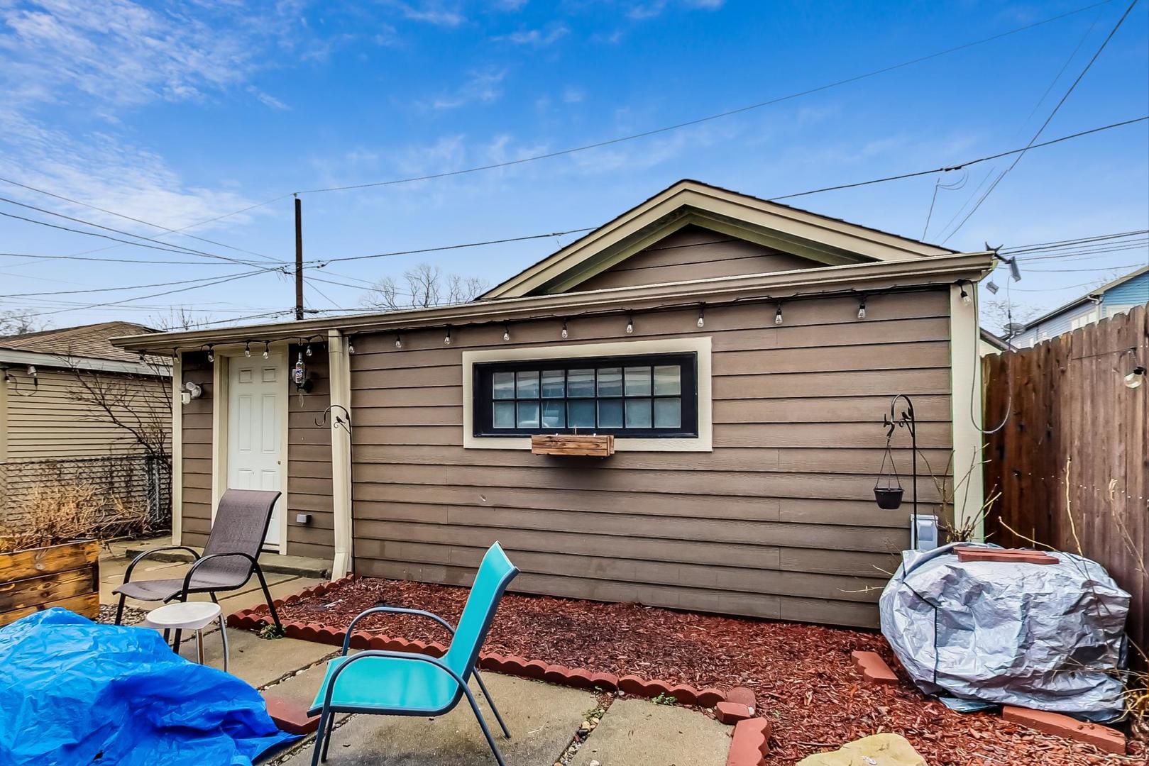 5325 W Belle Plaine Avenue