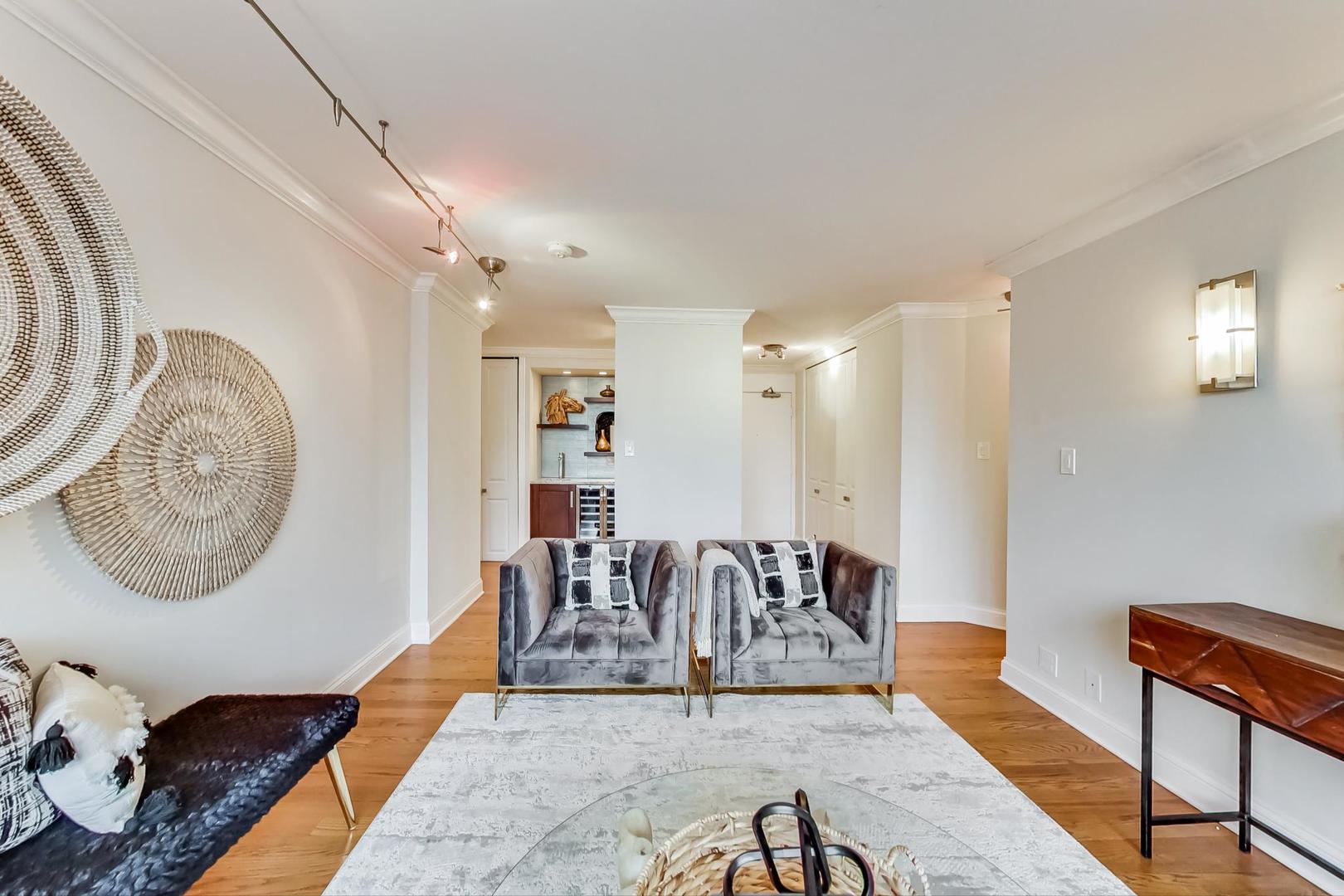 88 W Schiller Street Unit: 303