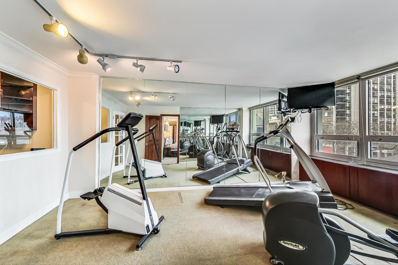 88 W Schiller Street Unit: 303