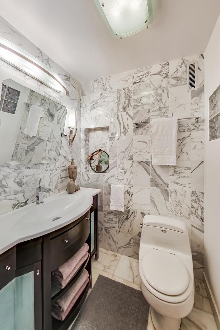 88 W Schiller Street Unit: 303