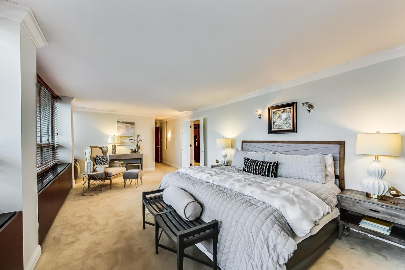 88 W Schiller Street Unit: 303