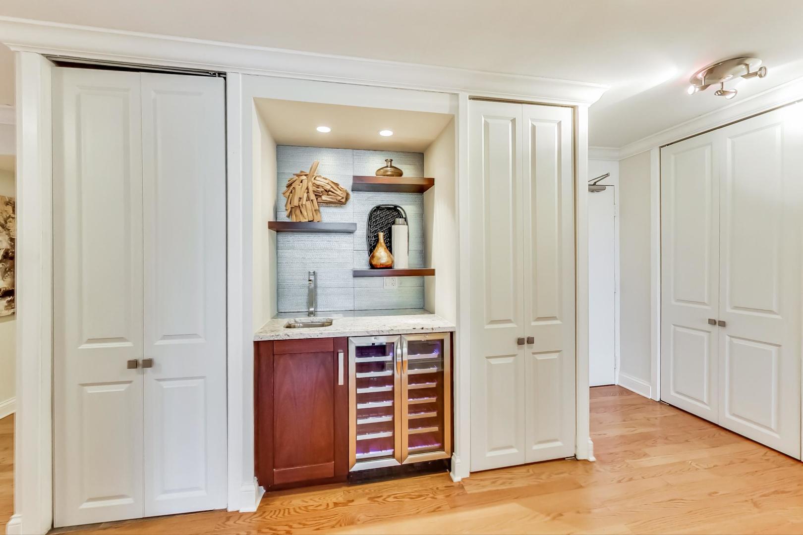 88 W Schiller Street Unit: 303