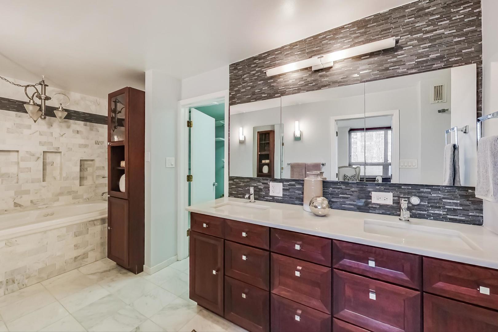 88 W Schiller Street Unit: 303